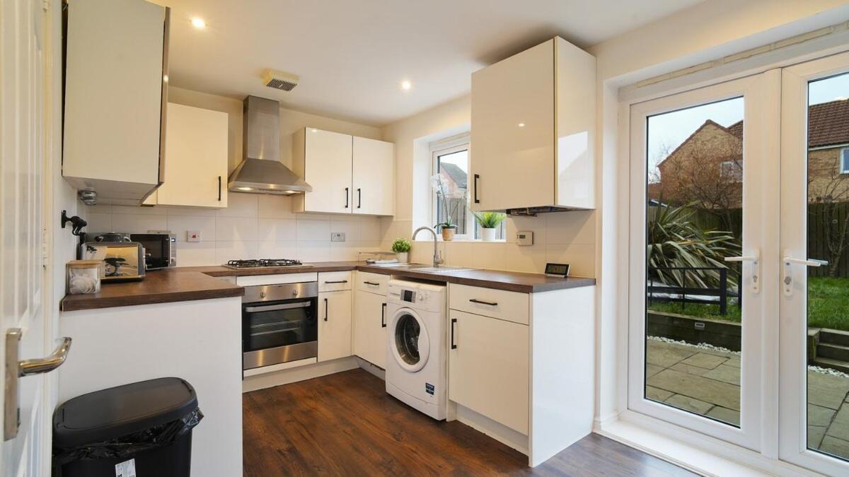 Spacious 2 Bedroom House In *