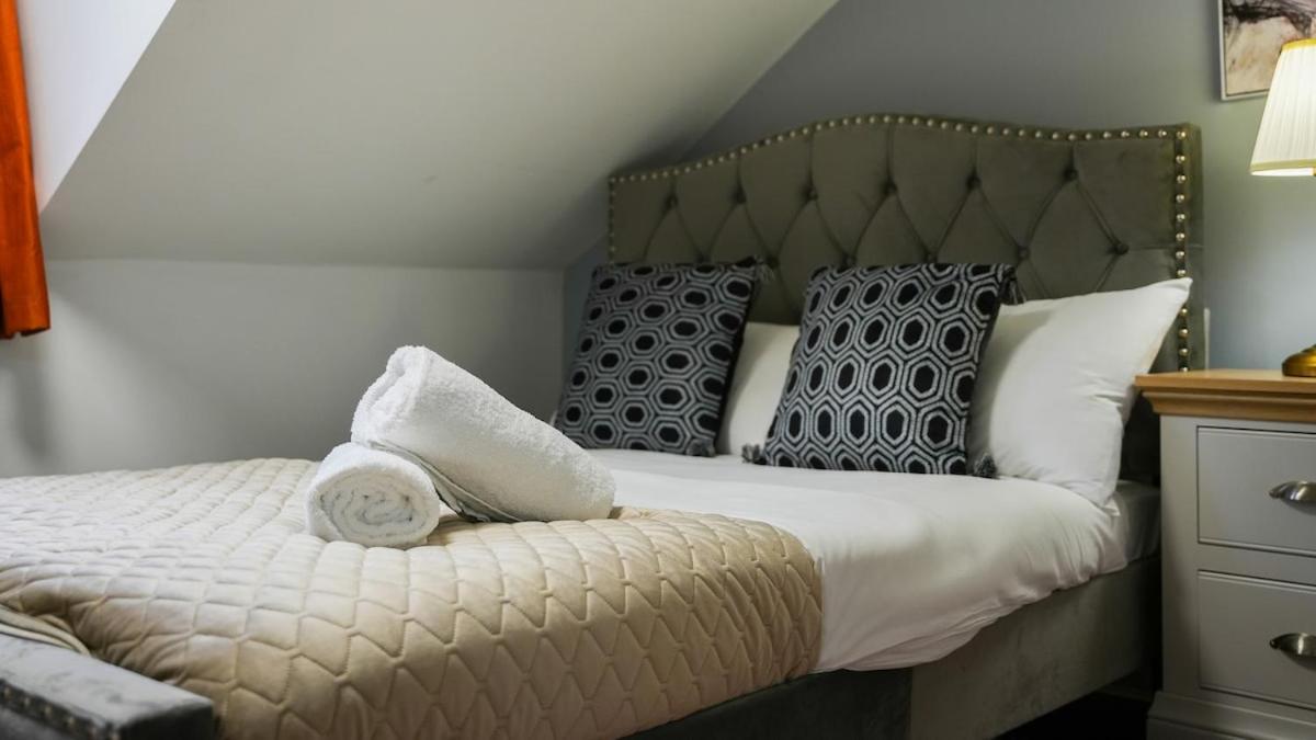 Spacious 2 Bedroom House In Sheffield